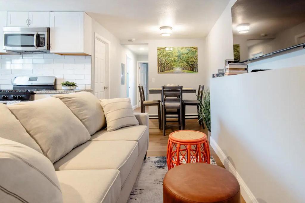 Spacious 2BR, 2BTH Perfect Location